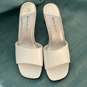 Karen Scott white slippers